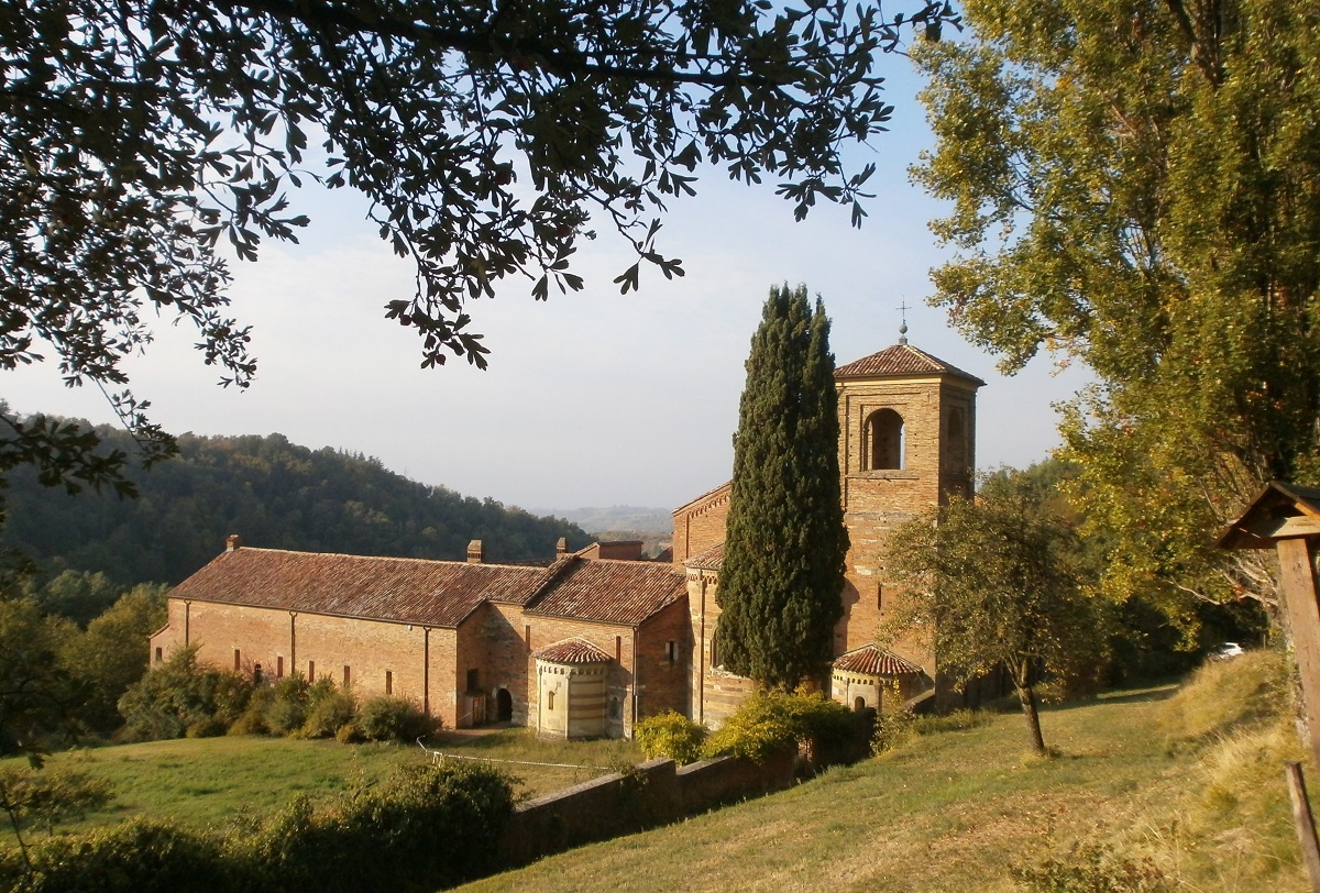 Veduta della Canonica di Santa Maria di Vezzolano ad Albugnano sede dell incontro a ricordo del Prof. Renato  Bordone.