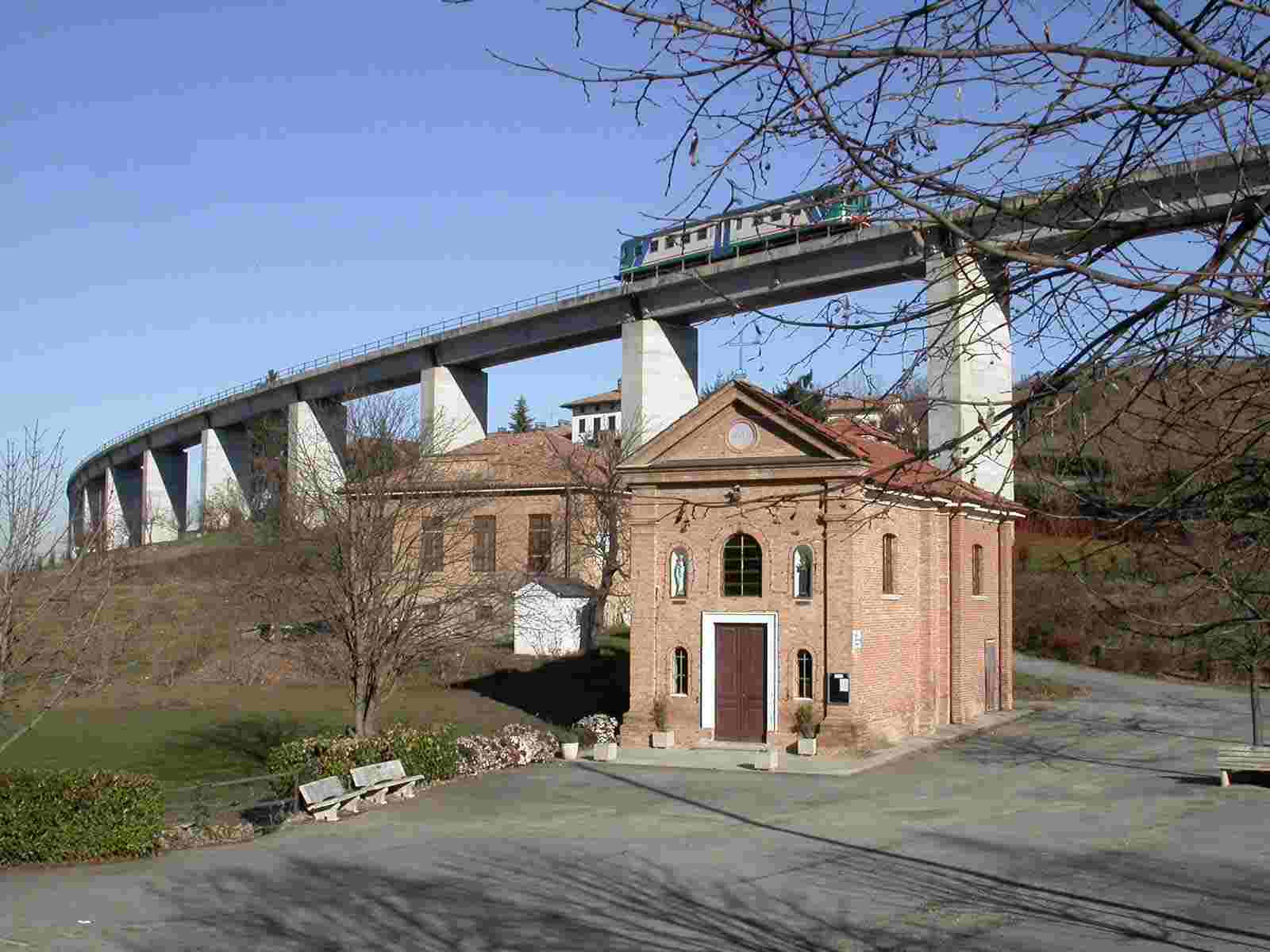 Viadotto di Castagnole Lanze a forte impatto paesaggistico