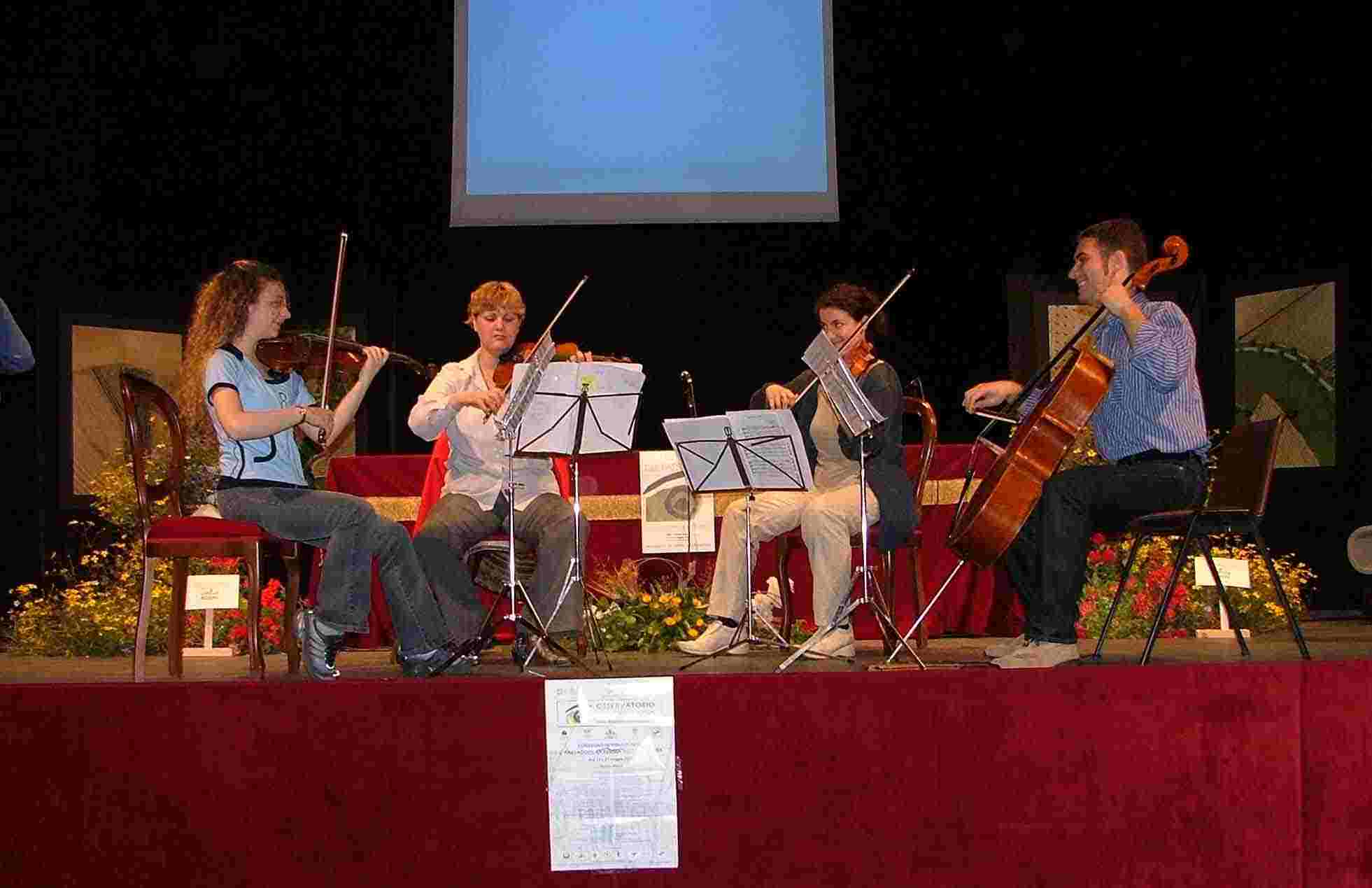 Intermezzo musicale di Serena Schiavinato, Liza Sopp,  Aba Rubolino, Marco Demaria, Marta Pavia, Guglielmo Gazzetta, Claudia Cicchetti, Federico Accornero e Claudia Cicchetti.