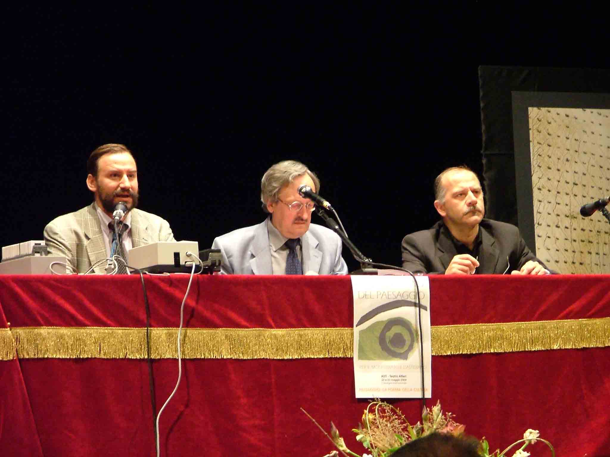 Coordinatori: Prof. Renato Bordone (in centro) e Arch. Gianni Cavallero (dx).