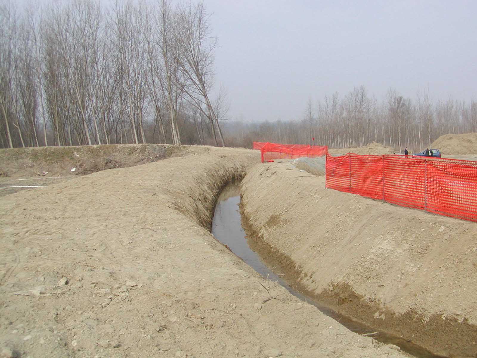 Tratto ripulito per il sovrappasso autostradale del Canale San Marzano da recuperare con un adeguato rivestimento vegetale