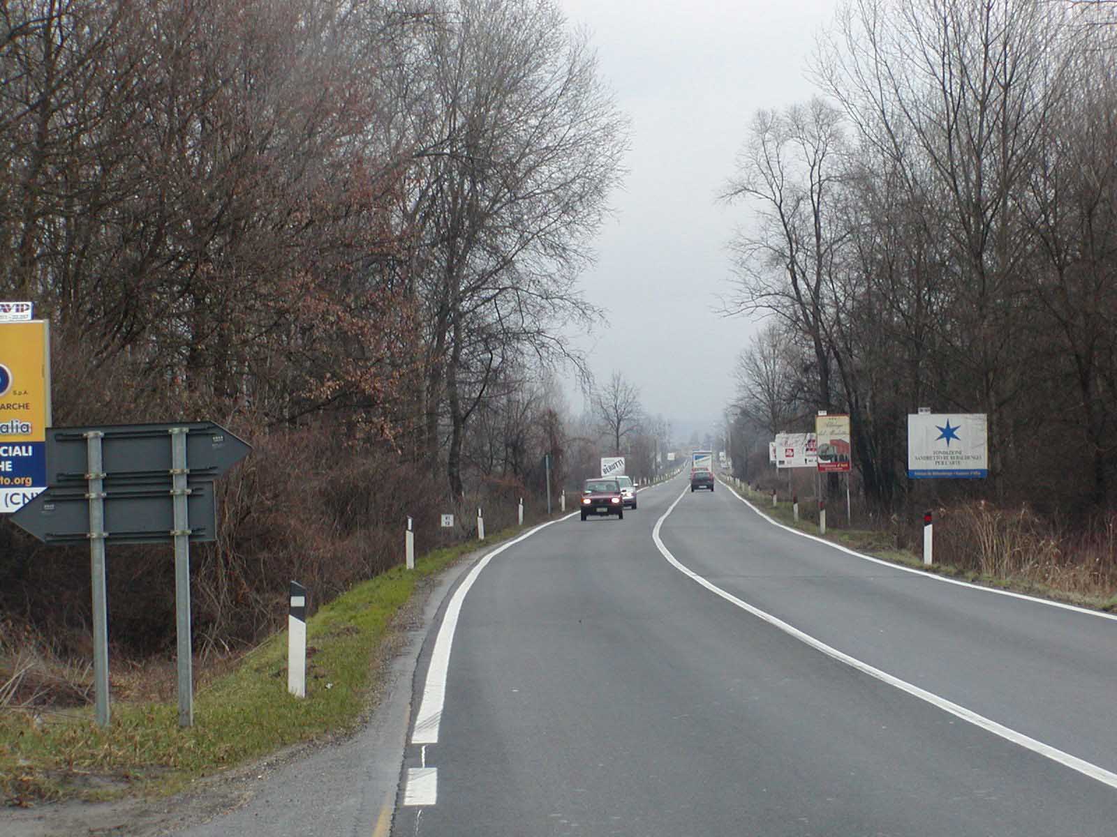 Interessante struttura verde lungo la strada Asti-Isola.