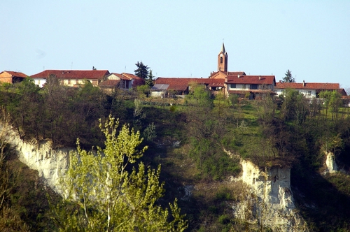 Veduta del paesaggio nel comune di Antignano, in prossimità del fiume Tanaro