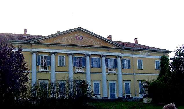 Facciata della Villa settecentesca della Tenuta Valdeperno (AT)