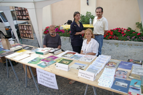 Stand dell'Osservatorio del Paesaggio alla Rassegna della piccola editoria a Cocconato