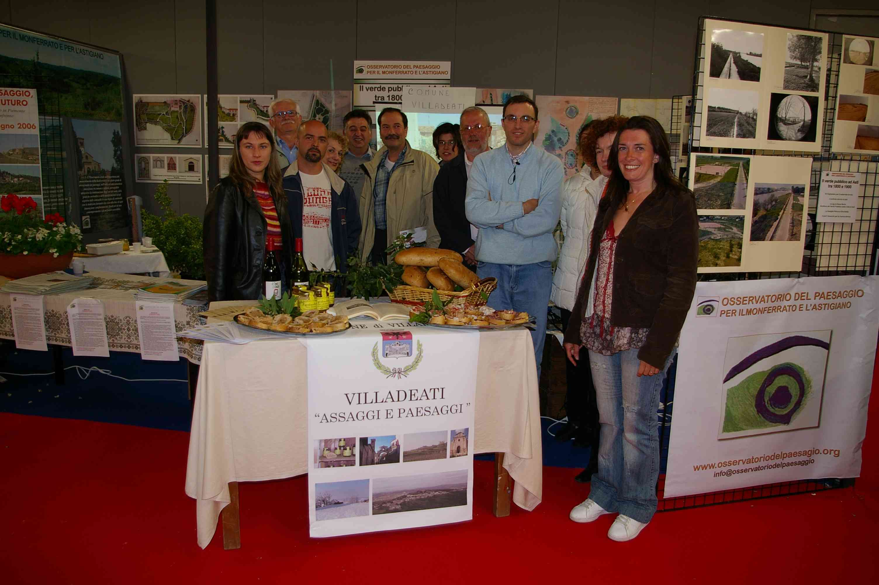 Foto ricordo con I componenti della Proloco di Villadeati