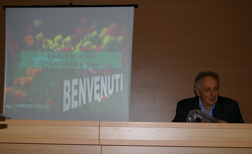 Bruno Gianotti (Giornalista e Floricoltore), moderatore della Conferenza dell Agr. Lorenzo Gallo - Vice-Presidente del Consiglio Nazionale degli Agrotecnici su "La gestione della concimazione nel settore florovivaistico: strategie innovative di intervento per contenere i costi ed esaltate la qualità delle produzioni".
