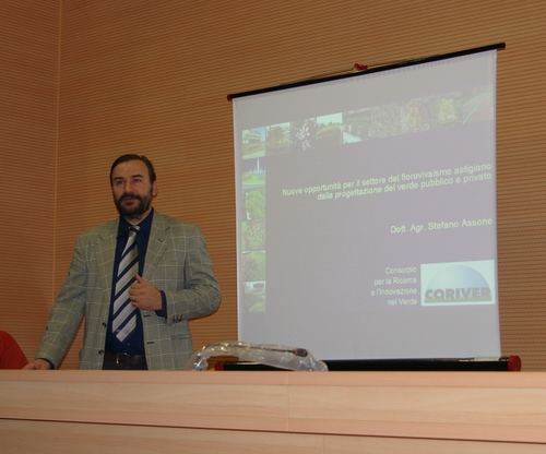 Saluto introduttivo alla Conferenza del Dott. Stefano Assone di Marco Devecchi (Professore Associato di Floricoltura speciale - Università di Torino e Presidente dell'Osservatorio del Paesaggio per il Monferrato e l'Astigiano).