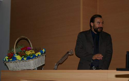 Saluto iniziale di Marco Devecchi (Professore Associato di Floricoltura speciale - Università di Torino e Presidente dell Osservatorio del Paesaggio per il Monferrato e l Astigiano) alla Conferenza dell Agr. Lorenzo Gallo - Vice-Presidente del Consiglio Nazionale degli Agrotecnici su "La gestione della concimazione nel settore florovivaistico: strategie innovative di intervento per contenere i costi ed esaltate la qualità delle produzioni".