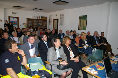Partecipanti al Convegno "LE BELLEZZE PAESAGGISTICHE DELLA VAL TIGLIONE: UN PATRIMONIO DI CULTURA E NATURA DA CONOSCERE, SALVAGUARDARE E VALORIZZARE" - Comune di Isola di Asti - Domenica 23 Aprile 2006