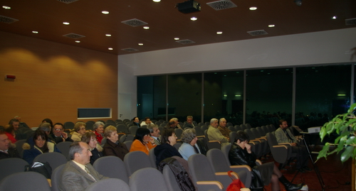 Pubblico presente nel Salone del Centro Congressi per le Conferenze autunnali di Fiori in Fiera (Isola d'Asti)