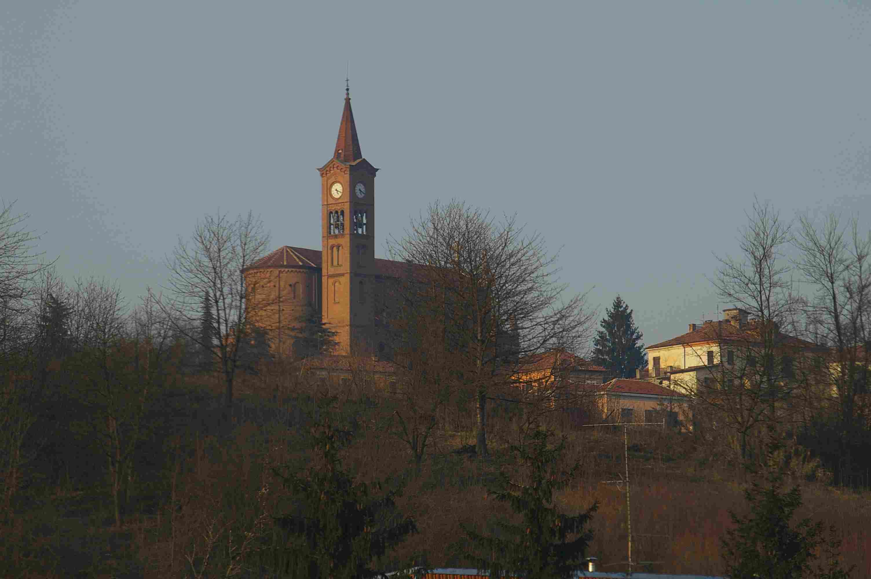 Veduta dell'abitato di Isola Villa (AT)