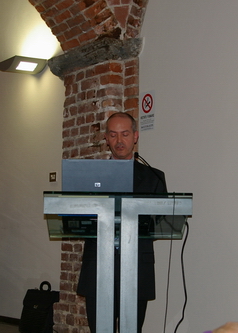  Rag. Isidoro Alberguci - Moderatore dell'incontro di Presentazione del Libro (Responsabile - Ufficio Canali innovativi e comunicazione Banca Cassa di Risparmio di Asti) 