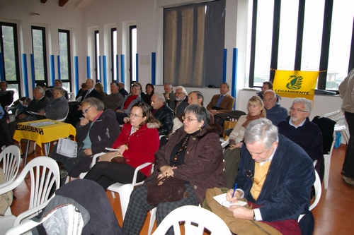 Veduta del pubblico presente in sala. In primo piano il Prof. Dario Rei e la Prof.ssa Marisa Varvello, Presidente della Comunità collinare Valrilate.