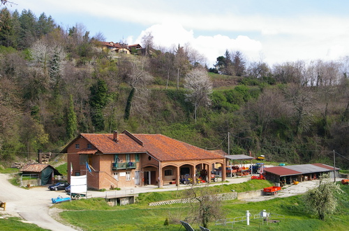 Veduta dell'azienda sperimentale di Vezzolano.