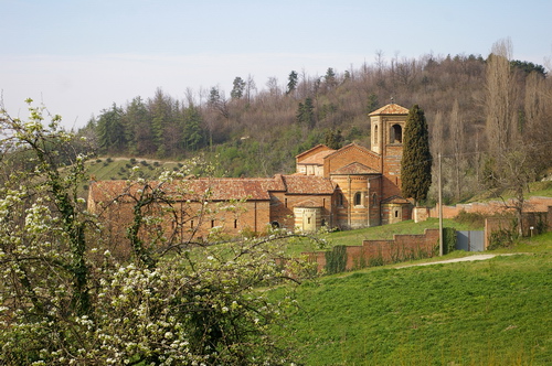 Veduta della Canonica maggiore di Santa Maria di Vezzolano.