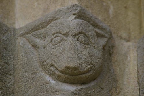 Decori della facciata della Canonica maggiore di Santa Maria di Vezzolano.