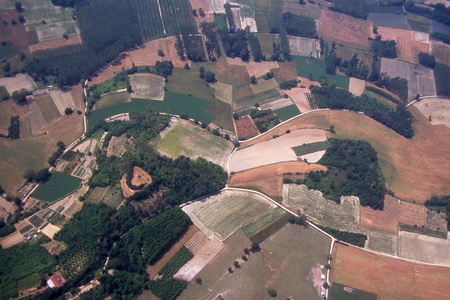 (Montechiaro d'Asti - Foto Mark Cooper - Concessione Cassa di Risparmio di Asti).