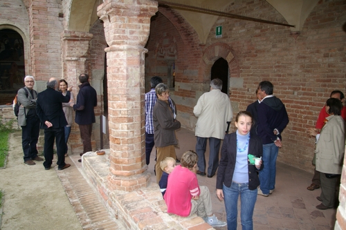 Pausa Caffè nel Chiostro della Canonica di Santa Maria di Vezzolano (AT)