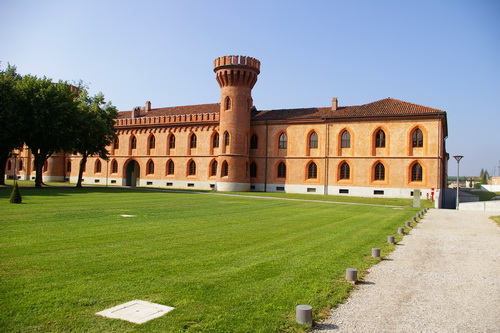 Veduta della Tenuta di Pollenzo, sede dell'Università degli Studi di Scienze Gastronomiche.