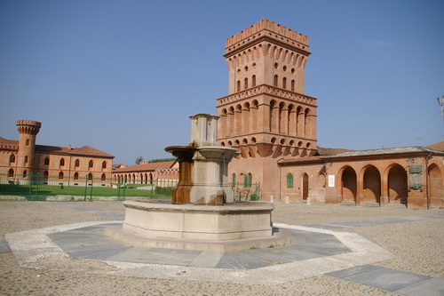 Veduta della Tenuta di Pollenzo, sede dell'Università degli Studi di Scienze Gastronomiche.