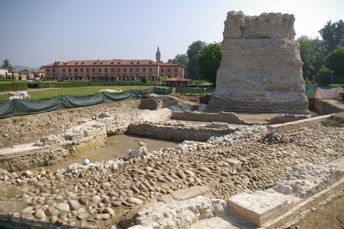Veduta della Tenuta di Pollenzo, sede dell'Università degli Studi di Scienze Gastronomiche.