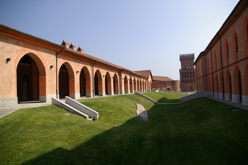 Veduta della Tenuta di Pollenzo, sede dell'Università degli Studi di Scienze Gastronomiche.