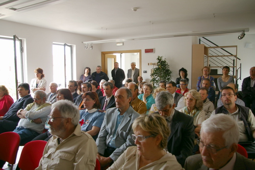 Convegno  "I fiori nella alimentazione: una opportunità per valorizzare il territorio astigiano",  Isola d Asti,  22 aprile 2007 - Pubblico presente in Sala al Convegno.
