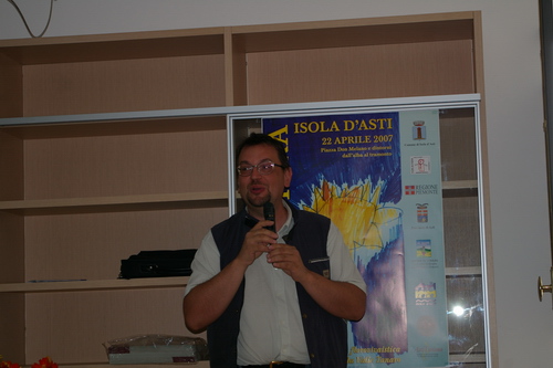 Convegno  "I fiori nella alimentazione: una opportunità per valorizzare il territorio astigiano",  Isola d Asti,  22 aprile 2007 - Coltivatore di zafferano - Paolo Bobbio.