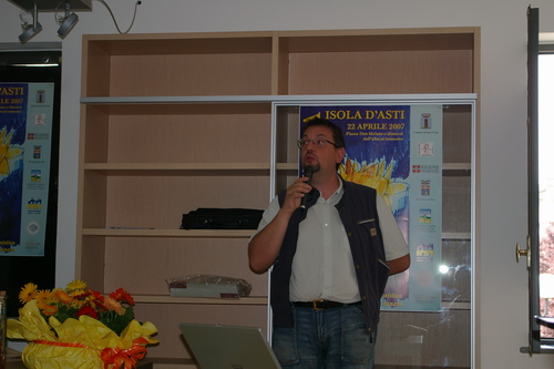 Convegno  "I fiori nella alimentazione: una opportunità per valorizzare il territorio astigiano",  Isola d Asti,  22 aprile 2007 - Coltivatore di zafferano - Paolo Bobbio.