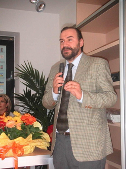 Convegno  "I fiori nella alimentazione: una opportunità per valorizzare il territorio astigiano",  Isola d Asti,  22 aprile 2007 - Prof. Marco Devecchi (Foto Lorenzo Gallo).