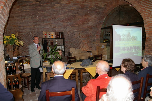Seminario su "La storia delle palme in Italia: censimento e caratterizzazione - Un giardino speciale a Rocca di Arazzo" di Valentina Scariot (Dottore di ricerca - Facoltà di Agraria di Torino) e di Giuseppe Loretto (Appassionato coltivatore) -  Presentazione del Carlo Alberto Botto - Sindaco di Isola di Asti.