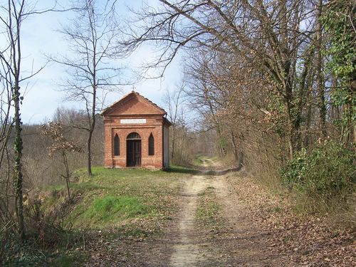 Chiesa campestre nel territorio della comunità collinare Valtriversa.