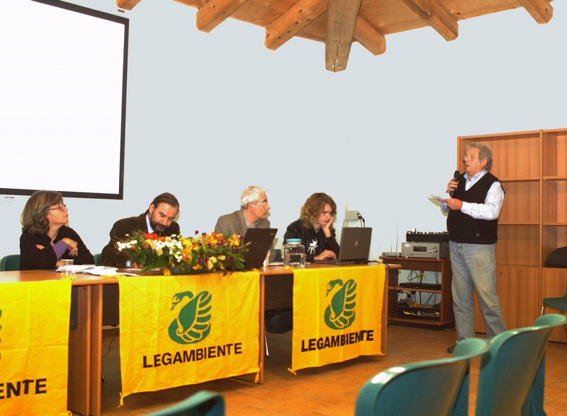  Intervento del Sindaco Claudio Stroppiana del comune di Cortandone [Foto di Aurelia Brignolo].