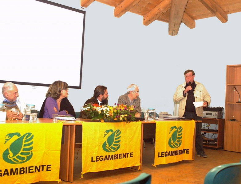  Intervento sul censimento degli immobili vuoti da parte del Sig. Angelo Benotto di Villafranca d Asti [Foto di Aurelia Brignolo].