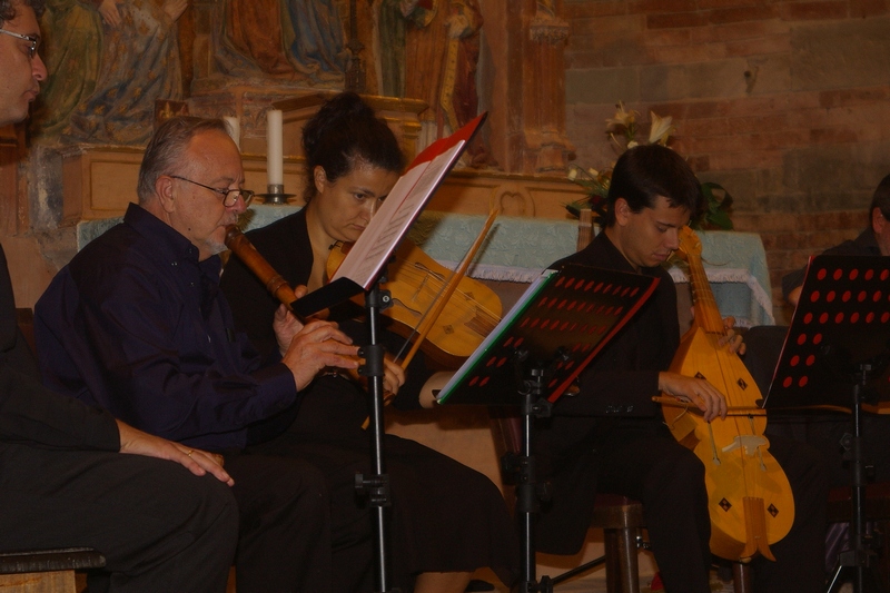  Esecuzione di brani di musica medioevale "Cantigas de Santa Maria" da parte dell Ensemble La Ghironda.