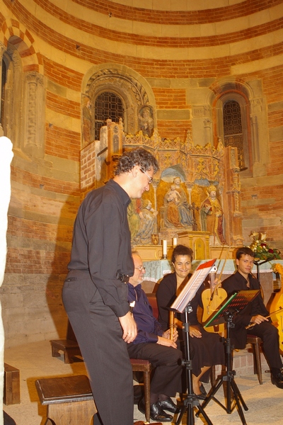 Musici dell Ensemble La Ghironda presso la Canonica di Santa Maria di Vezzolano.
