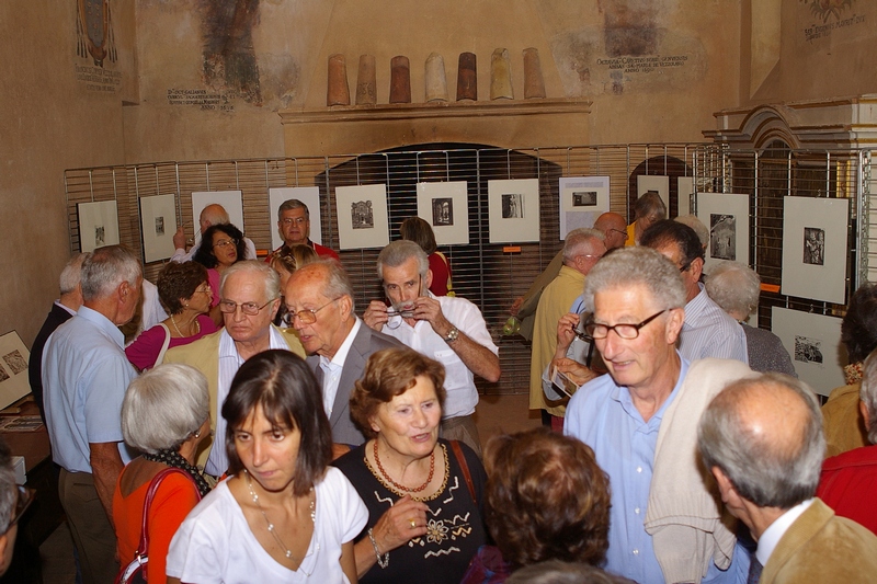 Veduta d'insieme presso la Sala dell'Abate della Mostra degli incisori chieresi:35 acqueforti dedicate a Santa Maria  di Vezzolano.