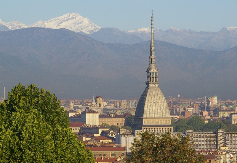 Veduta della città di Torino dalla collina circostante.