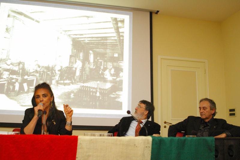 Presentazione da parte di Patrizia Cirio, Sergio Bobbio e Gian Carlo Ferraris del fil-mato su"Terra, industria, scienza, macchine, innovazioni e "modernita  per lo  Spumante Italiano nei documenti dell archivio Gancia".  Dai dagherrotipi fotografici, alle immagini per la  rèclame. Un film - documentario degli anni venti del Novecento:come in "Metropolis di Fritz Lang).