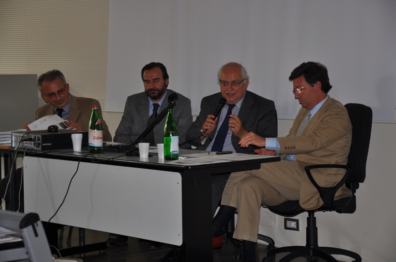 Tavola rotonda su "Salviamo la bellezza. La dichiarazione di notevole interesse pubblico del paesaggio". Nella foto da (sx): Arch. Osvaldo Ferrero (regione Piemonte), Prof. Marco Devecchi (Università di Torino), Dott. Carlo Cerrato (Rai Piemonte) e Marco Magnifico (Vice Presidente FAI) [Foto di Agnese Fornaris].