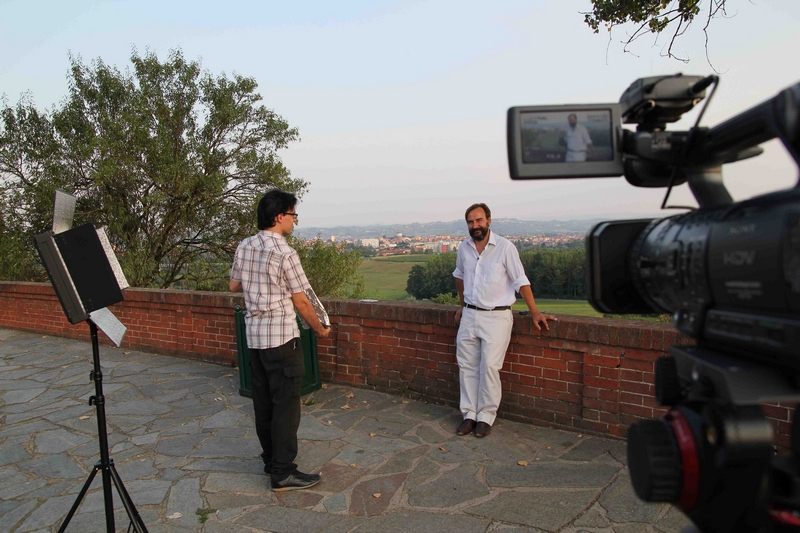 Intervista di Fulvio Gatti a Marco Devecchi (Osservatorio del Paesaggio per il Monferrato e l Astigiano) sui temi del paesaggio, nell ambito delle iniziative condotte durante la terza edizione del Festival del Paesaggio agrario. Riprese video a Viatosto da parte del regista Riccardo Bosia (Foto di Riccardo Bosia).