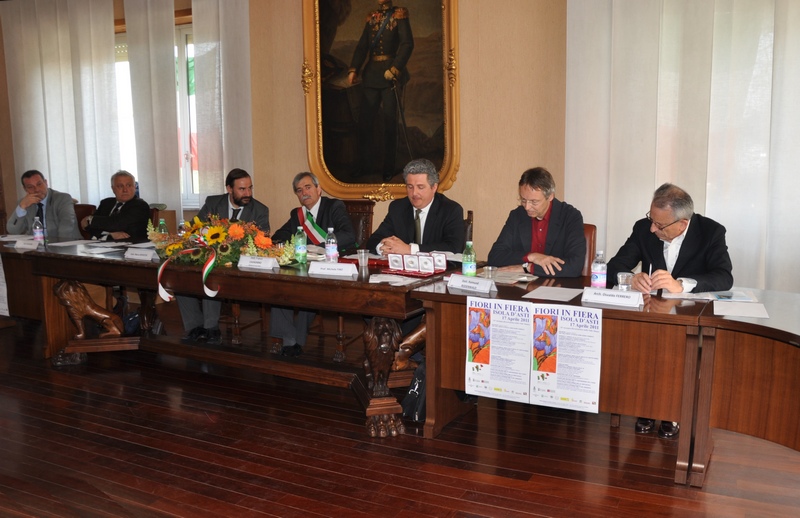 Relazione del Prof. Michele Fino (Università della Valle d Aosta) su "L evoluzione della normativa nella tutela del paesaggi in Italia, dall Unità ad oggi" (Foto di Andrea Laiolo).