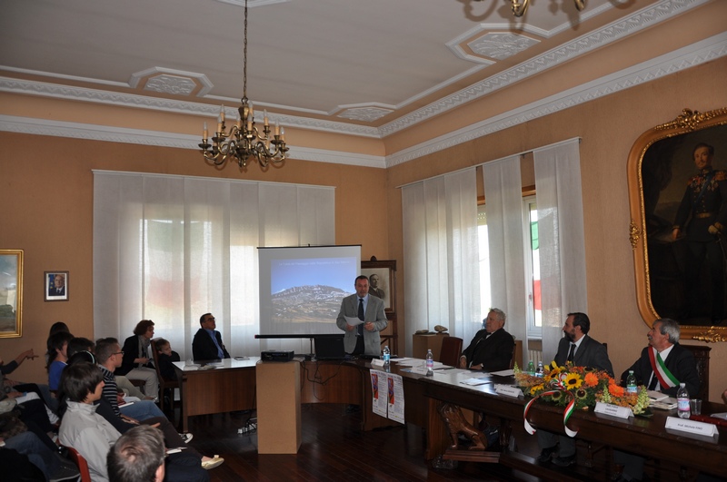 Relazione del Dott. Tonino Ceccoli (Gestione Risorse Ambientali ed Agricole della Repubblica di San Marino) su "Paesaggio e tutela: esperienze della Repubblica di San Marino" (Foto di Andrea Laiolo).
