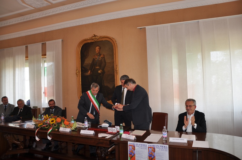 Consegna della medaglia commemorativa del Centocinquantenario al Dott. Raimund Rodewald (Fondation suisse pour la protection et l aménagement du paysage) (Foto di Andrea Laiolo).