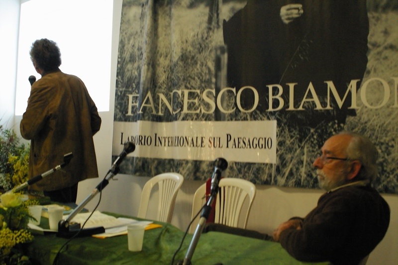 Relazione del Prof. Diego Moreno (Università di Genova) al Laboratorio internazionale sul paesaggio a San Biagio della Cima, sabato 15 gennaio 2011. Al Tavolo dei relatori, il Prof. Massimo Quaini.