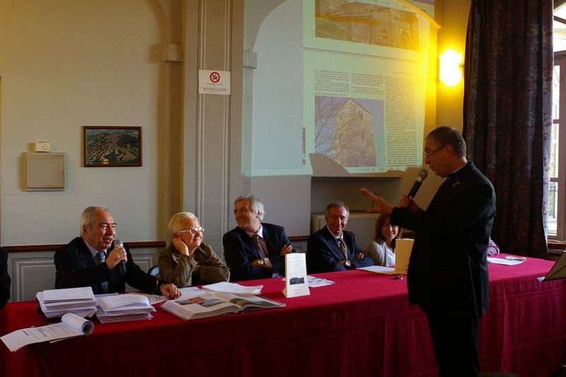 Presentazione da parte del Prof. Mons. Francesco Mancinelli (Rettore del Santuario di Crea) del capitolo su "Crea la pastorale dell accoglienza e dell incontro".