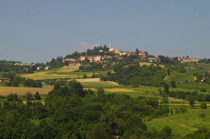 Bella veduta dell abitato di Albugnano.