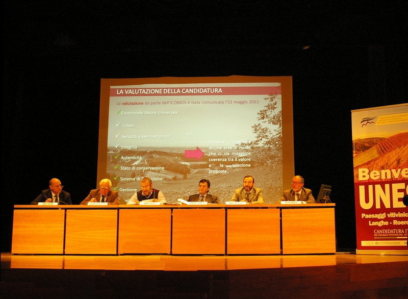 Relazione dell Ing. Marco Valle (SITI - Istituto Superiore sui Sistemi Territoriali  e per l Innovazione) su "Il processo di elaborazione del Dossier di Candidatura di un territorio xosì ampio e variegato" (Foto di Erildo Ferro).