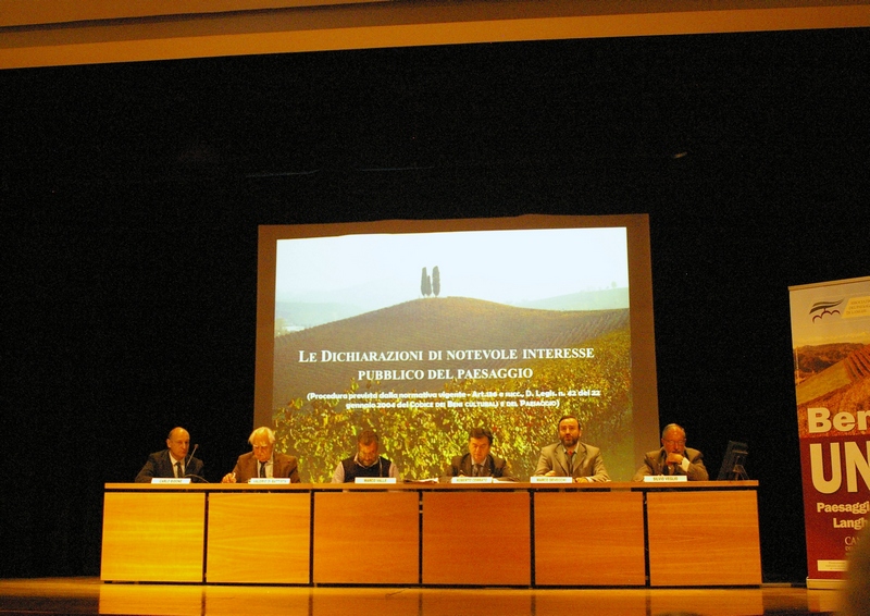 Relazione del Prof. Marco Devecchi (Presidente dell Osservatorio del Paesaggio per il Monferrato e l Astigiano e Coordinatore della Rete degli Osservatori del Paesaggio del Piemonte) (Foto di Erildo Ferro).